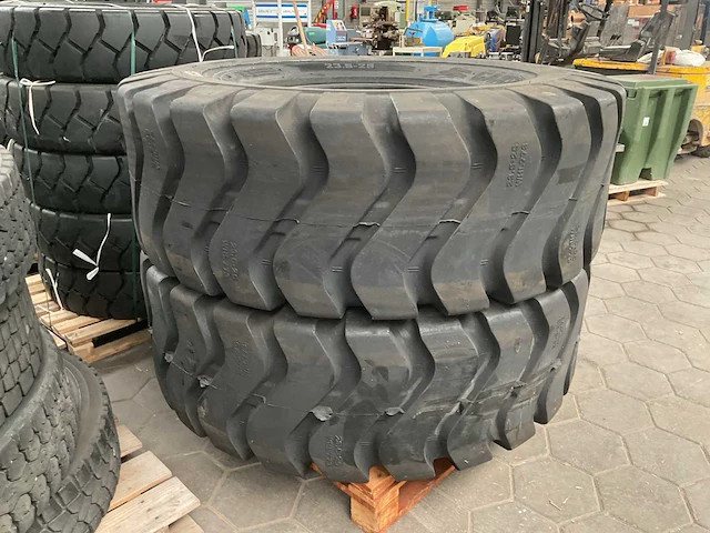 Camso heftruck band (2x) - afbeelding 1 van  3