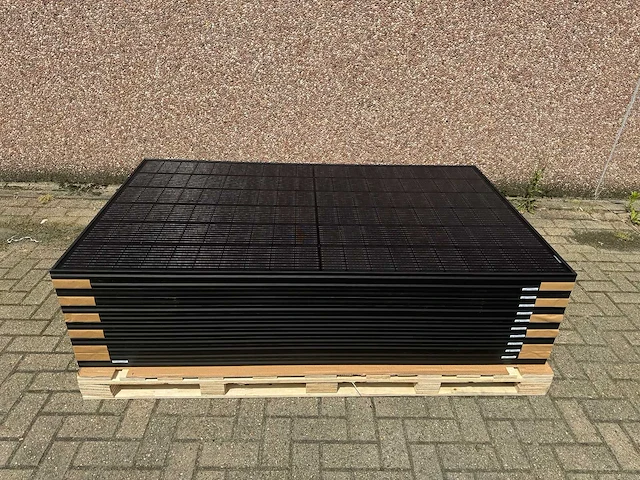 Canadian solar - set van 12 full black zonnepanelen (355 wp) met solax x1-4.2k omvormer met wifi (1-fase) - afbeelding 3 van  10