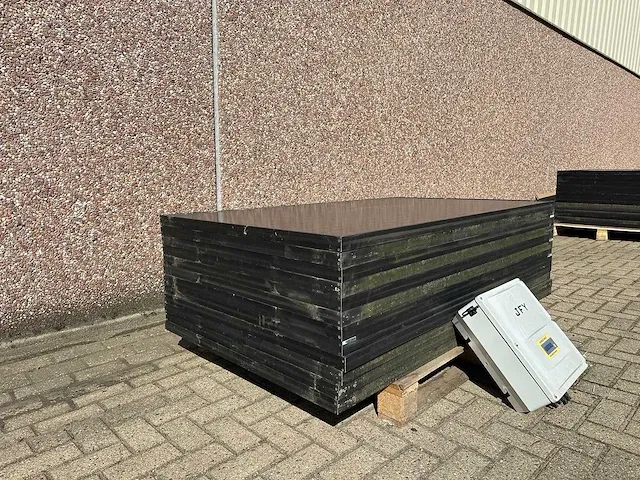 Canadian solar - set van 12 gebruikte zonnepanelen (245 wp) en gebruikte jfy sunseed 3000tl omvormer - afbeelding 1 van  5