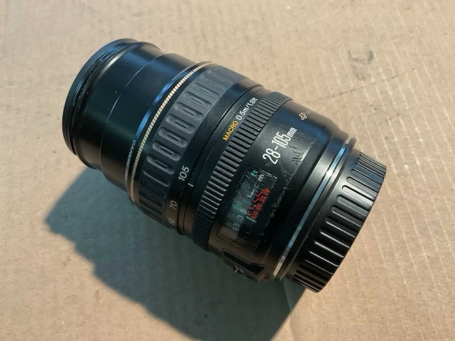 Canon ef zoom camera lens - afbeelding 1 van  2