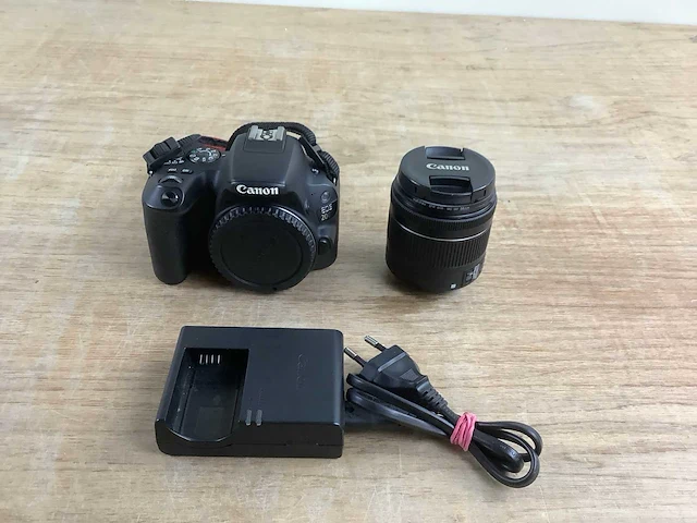 Canon eos 200d + ef-s 18-55mm 4.0-5.6 is stm slr camerakit 24.2mp cmos 6000 x 4000pixels zwart - afbeelding 3 van  10