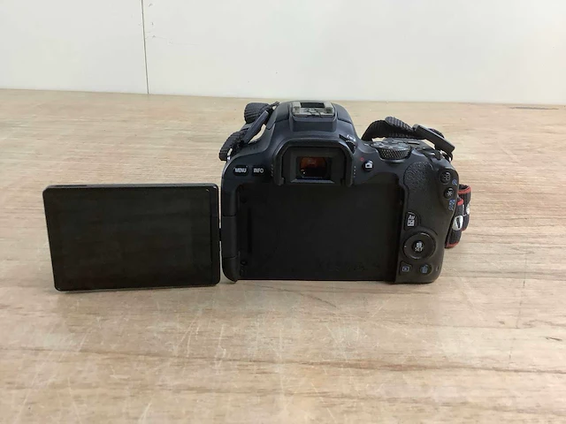 Canon eos 200d + ef-s 18-55mm 4.0-5.6 is stm slr camerakit 24.2mp cmos 6000 x 4000pixels zwart - afbeelding 7 van  10