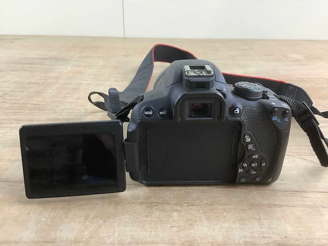 Canon eos 700d + ef-s 18-135mm - afbeelding 6 van  7