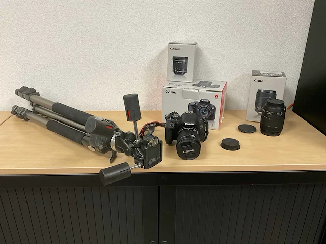 Canon eos 800 d fotocamera met extra lens en accessoires - afbeelding 1 van  8