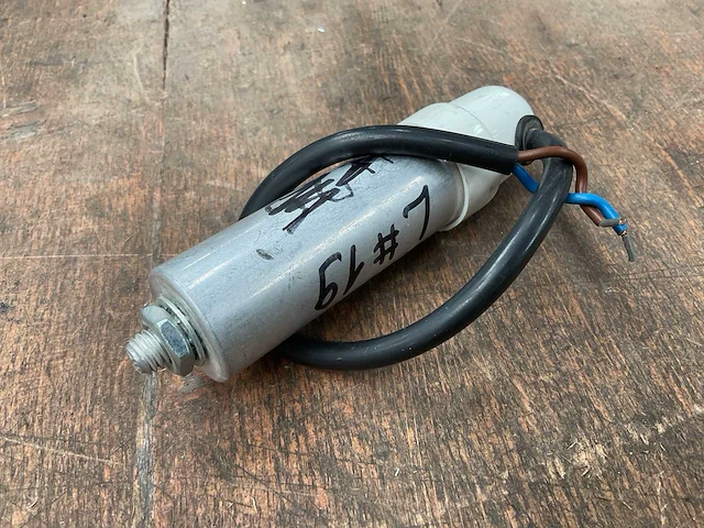 Capacitor (3x) - afbeelding 1 van  4
