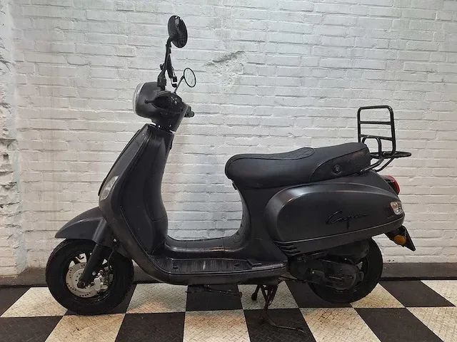 Capri - 25km snorscooter - cl50 riva - capri cl50 riva 25km snorscooter 4-takt - afbeelding 1 van  7