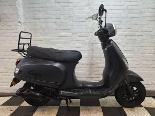 Capri - 25km snorscooter - cl50 riva - capri cl50 riva 25km snorscooter 4-takt - afbeelding 3 van  7