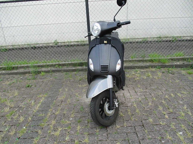 Capri - bromscooter - riva wy50qt-86 injectie - scooter - afbeelding 6 van  12