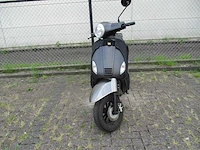 Capri - bromscooter - riva wy50qt-86 injectie - scooter - afbeelding 6 van  12