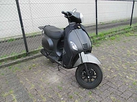 Capri - bromscooter - riva wy50qt-86 injectie - scooter - afbeelding 8 van  12