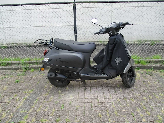 Capri - bromscooter - riva wy50qt-86 injectie - scooter - afbeelding 10 van  12