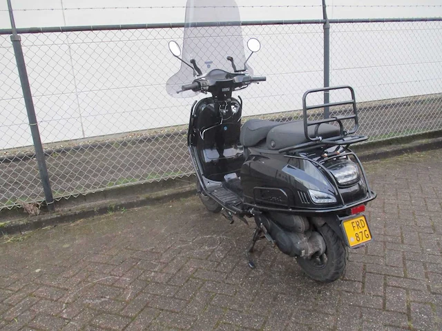 Capri - bromscooter - riva wy50qt-86 injectie - scooter - afbeelding 2 van  11