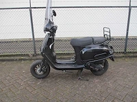Capri - bromscooter - riva wy50qt-86 injectie - scooter - afbeelding 1 van  11