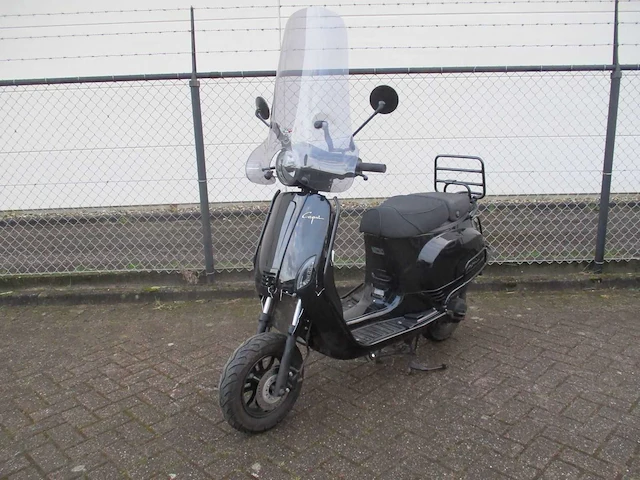 Capri - bromscooter - riva wy50qt-86 injectie - scooter - afbeelding 4 van  11