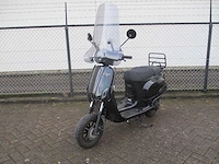 Capri - bromscooter - riva wy50qt-86 injectie - scooter - afbeelding 4 van  11