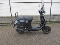 Capri - bromscooter - riva wy50qt-86 injectie - scooter - afbeelding 8 van  11