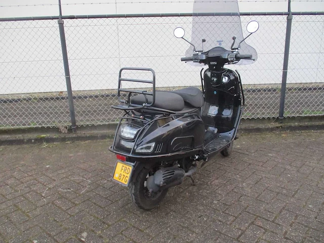 Capri - bromscooter - riva wy50qt-86 injectie - scooter - afbeelding 9 van  11