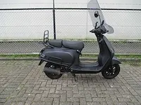 Capri cl 50 riva injectie - bromscooter - classic wy50qt-86 - scooter - afbeelding 8 van  11