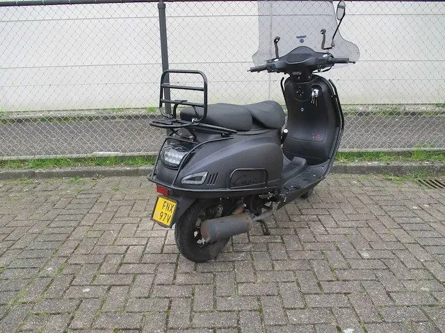 Capri cl 50 riva injectie - bromscooter - classic wy50qt-86 - scooter - afbeelding 9 van  11