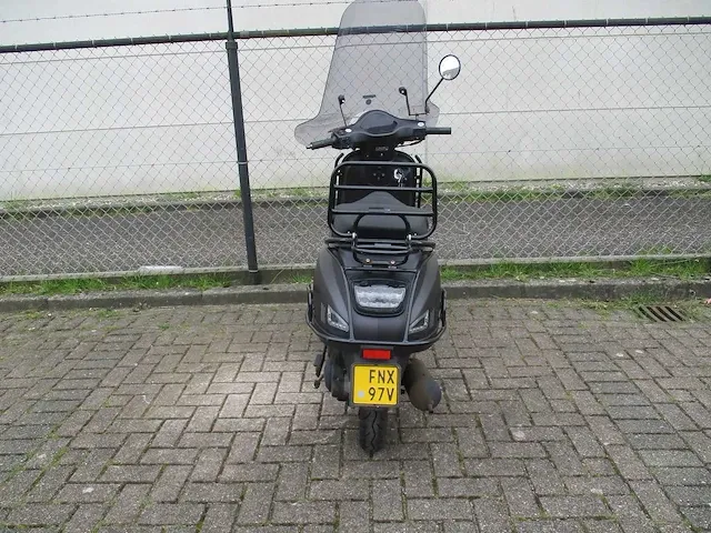 Capri cl 50 riva injectie - bromscooter - classic wy50qt-86 - scooter - afbeelding 10 van  11