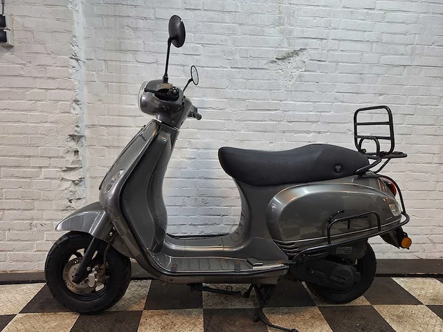 Capri cl riva 45 km bromscooter 4takt - afbeelding 1 van  7