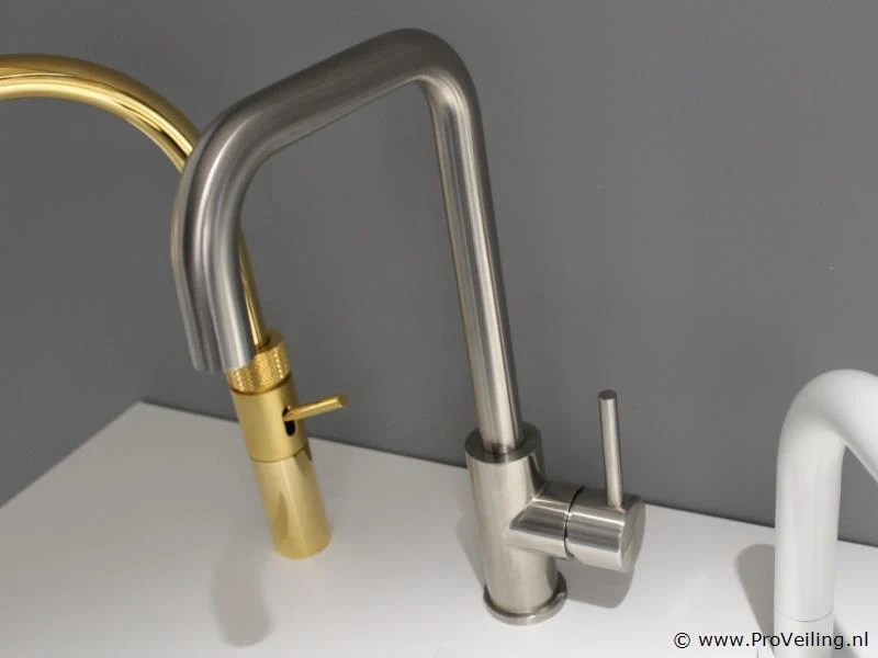 Veiling van diverse high-end en design showroomkeukens i.v.m. verhuizing te eibergen