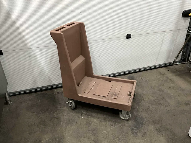 Carlisle kunststof krattentrolly - afbeelding 1 van  6