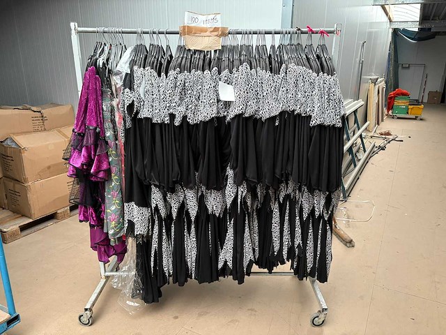 Carnavals kostuum heks (100x) - afbeelding 1 van  3