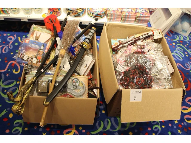 Carnavalsaccessoires w.o. bandana's, sokken, brillen, opblaasbare knuppels, kettingen, hoofdbanden, heuptas... - afbeelding 1 van  3