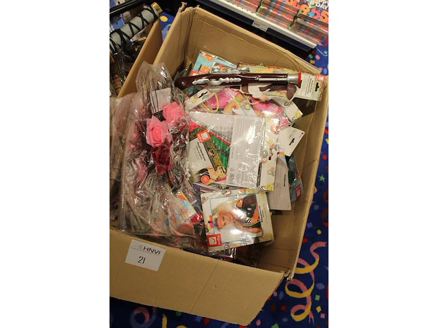 Carnavalsaccessoires w.o. bandana's, sokken, brillen, opblaasbare knuppels, kettingen, hoofdbanden, heuptas... - afbeelding 3 van  3