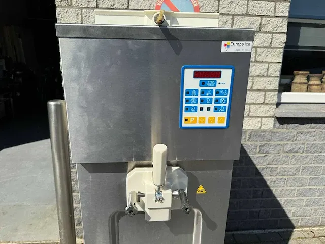 Carpigiani - 381 - ijsmachine softijsmachine - afbeelding 2 van  5
