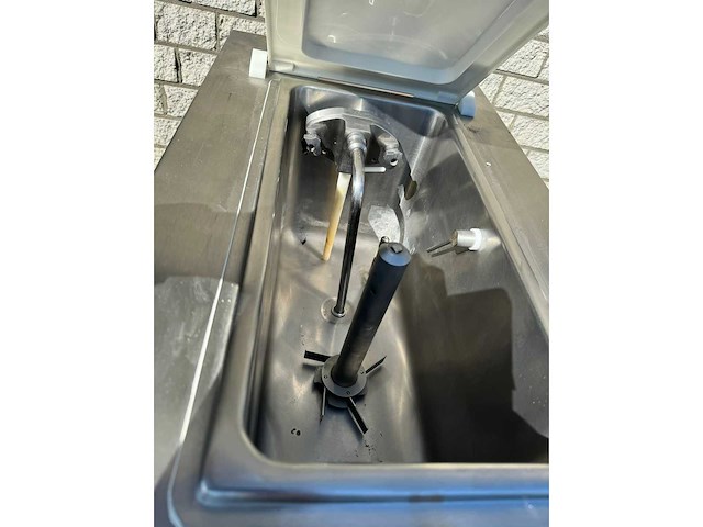 Carpigiani - 381 - ijsmachine softijsmachine - afbeelding 4 van  5