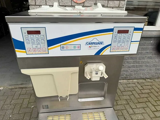 Carpigiani - combi - ijsmachine softijsmachine - afbeelding 2 van  8