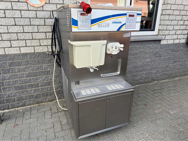 Carpigiani - softijs + milkshake 3840 - ijsmachine - afbeelding 1 van  7