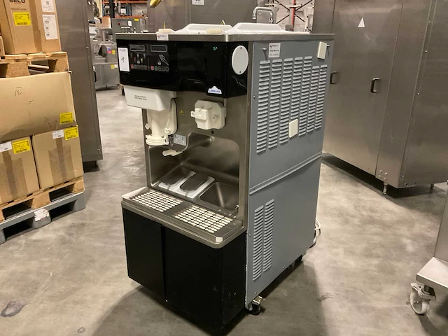 Carpigiani gk3t softijs-milkshake machine - afbeelding 1 van  8