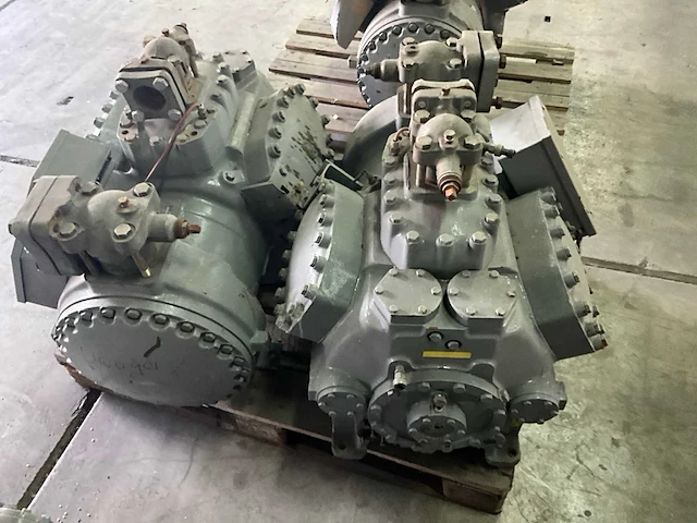 Carrier 06ba 277 a 600a koelcompressor (2x) - afbeelding 3 van  4