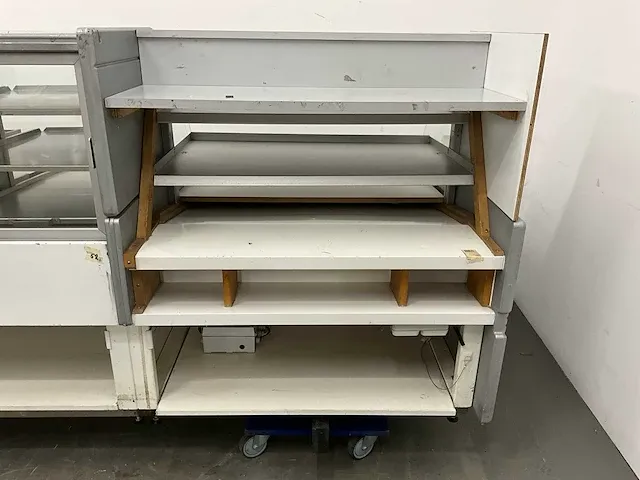 Carrier gekoelde gebaksvitrine - afbeelding 2 van  23