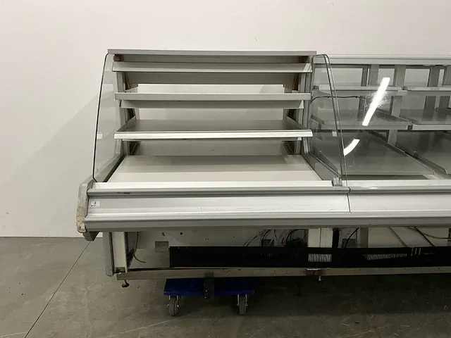 Carrier gekoelde gebaksvitrine - afbeelding 6 van  23
