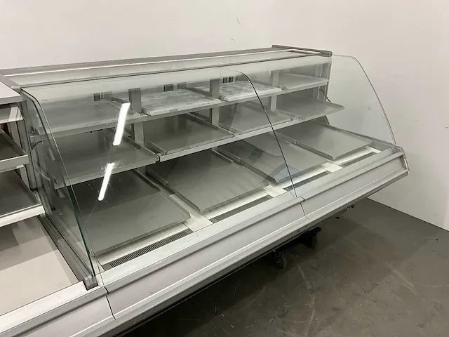 Carrier gekoelde gebaksvitrine - afbeelding 8 van  23