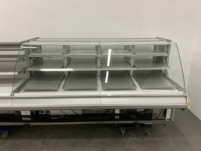 Carrier gekoelde gebaksvitrine - afbeelding 9 van  23