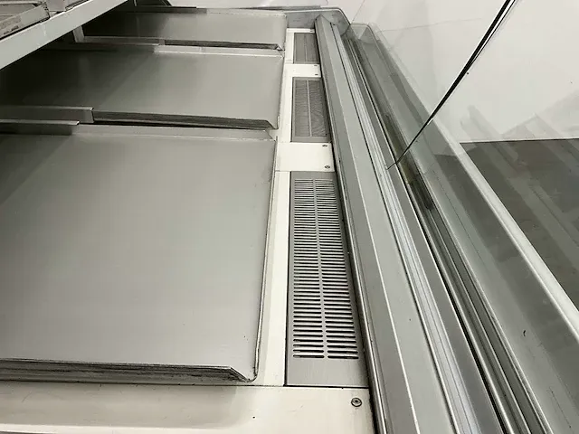 Carrier gekoelde gebaksvitrine - afbeelding 14 van  23