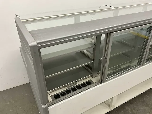 Carrier gekoelde gebaksvitrine - afbeelding 19 van  23