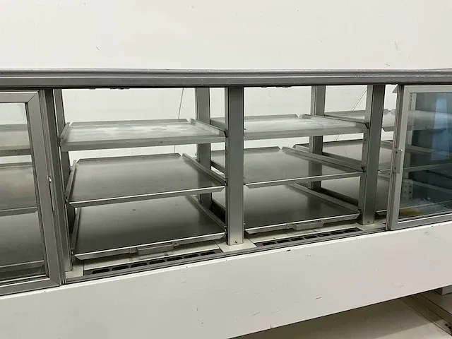 Carrier gekoelde gebaksvitrine - afbeelding 21 van  23