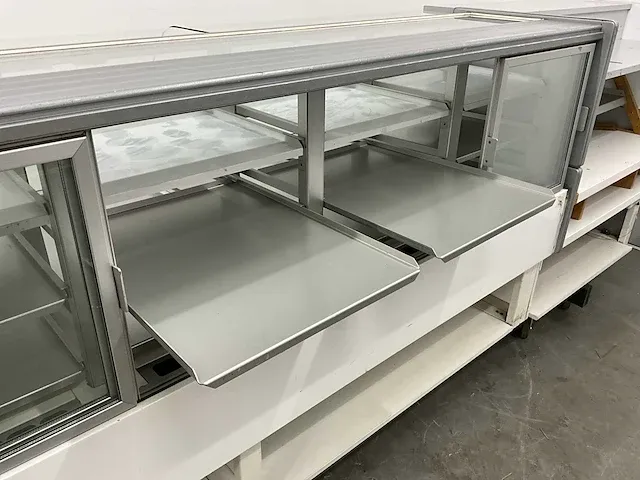 Carrier gekoelde gebaksvitrine - afbeelding 23 van  23
