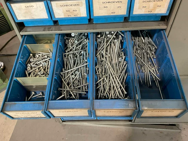 Carroussel met bevestigingsmateriaal - afbeelding 5 van  50
