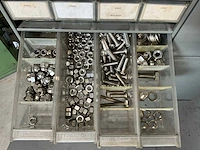 Carroussel met bevestigingsmateriaal - afbeelding 21 van  50