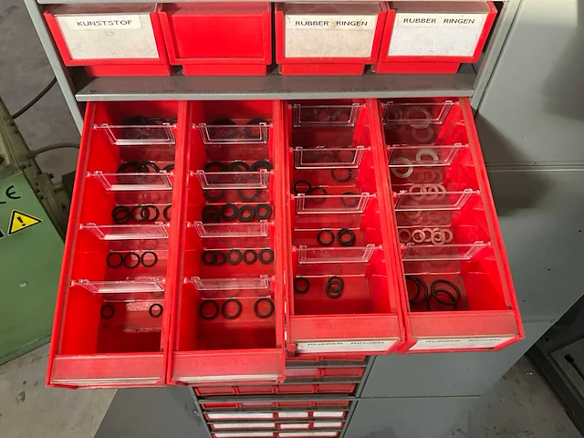 Carroussel met bevestigingsmateriaal - afbeelding 35 van  50