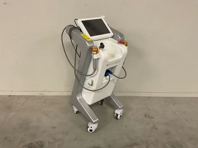 Cart of cosmetics - nbw-fr200 - cart of cosmetics - nbw-fr200 - rf microneedling laser - afbeelding 1 van  10