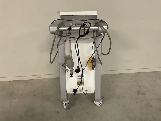 Cart of cosmetics - nbw-fr200 - cart of cosmetics - nbw-fr200 - rf microneedling laser - afbeelding 8 van  10