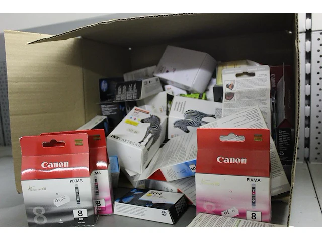 Cartridges in doos w.o. canon en hp. kleur en zwart wit. totaal ca. 40 stuks - afbeelding 2 van  2